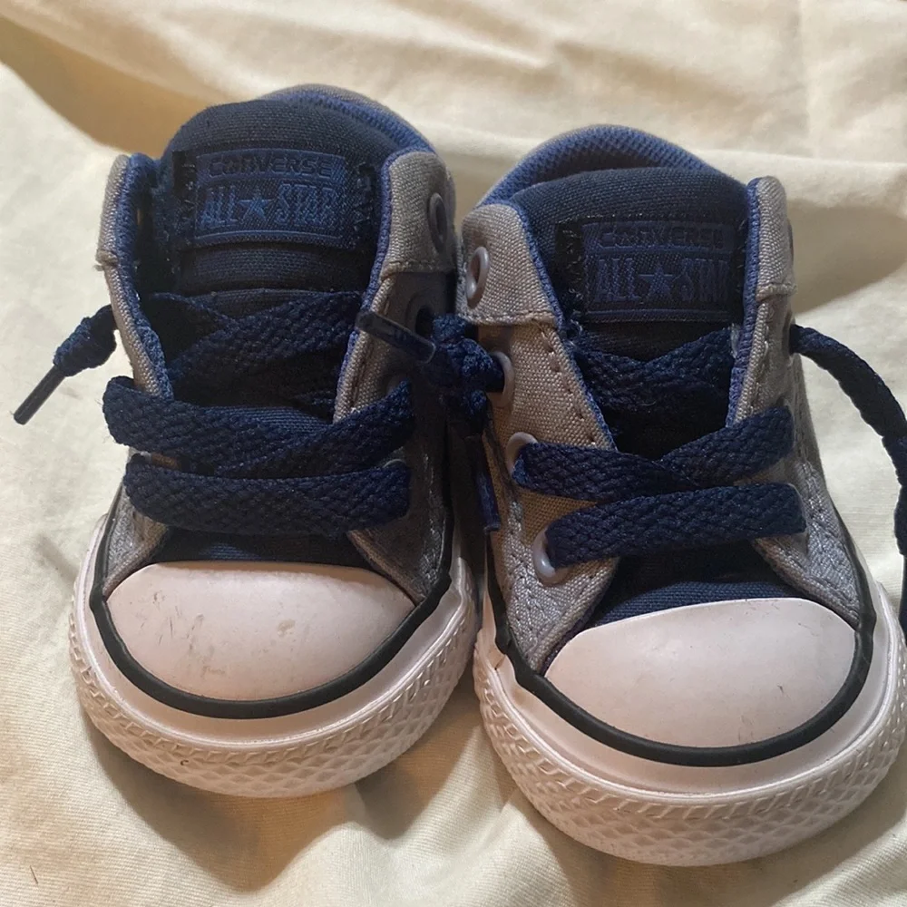 EUC size 2 toddler converse all stars low top grey blue